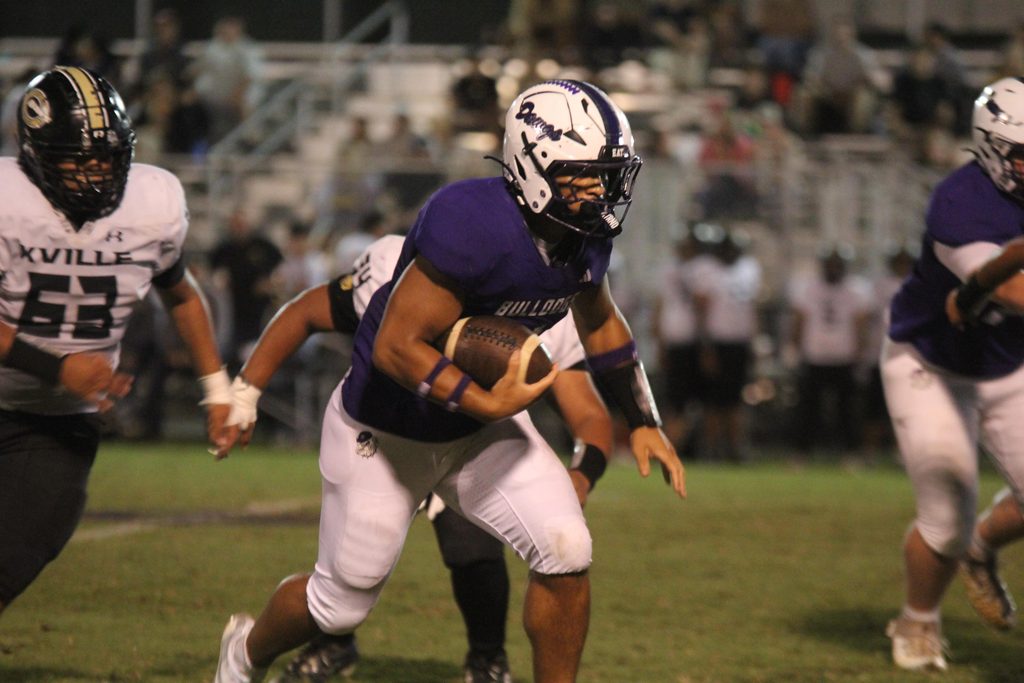 No. 2 Bulldogs crush Lions, prepare for No. 1 Plainview next Thursday